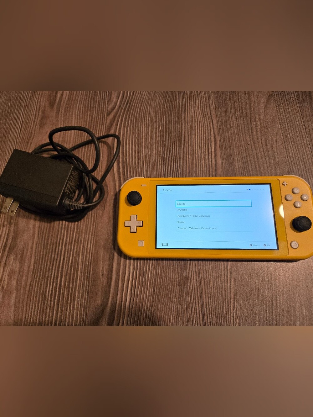 Pre-Owned Nintendo Switch Lite In Yellow With Charger - Picture 2 of 7